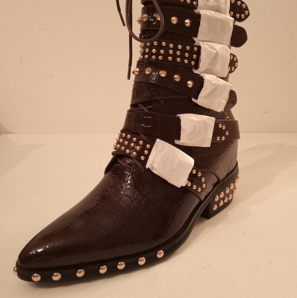 SALE🎁NIB🎁FREE GIFT INCLUDED🎁NWT Bootie Croc Embossed Studs Spikes Embellish - Picture 13 of 16